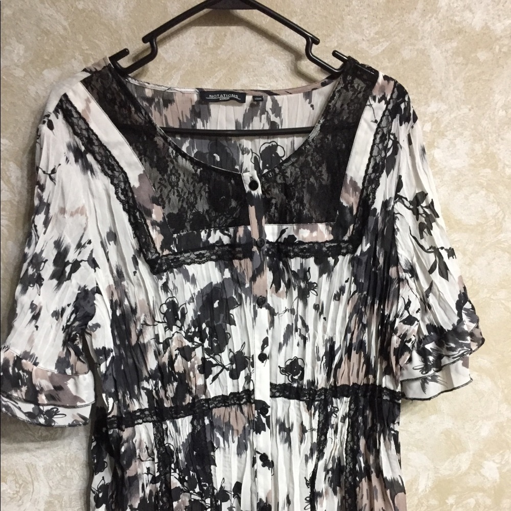 Notations black and whit blouse